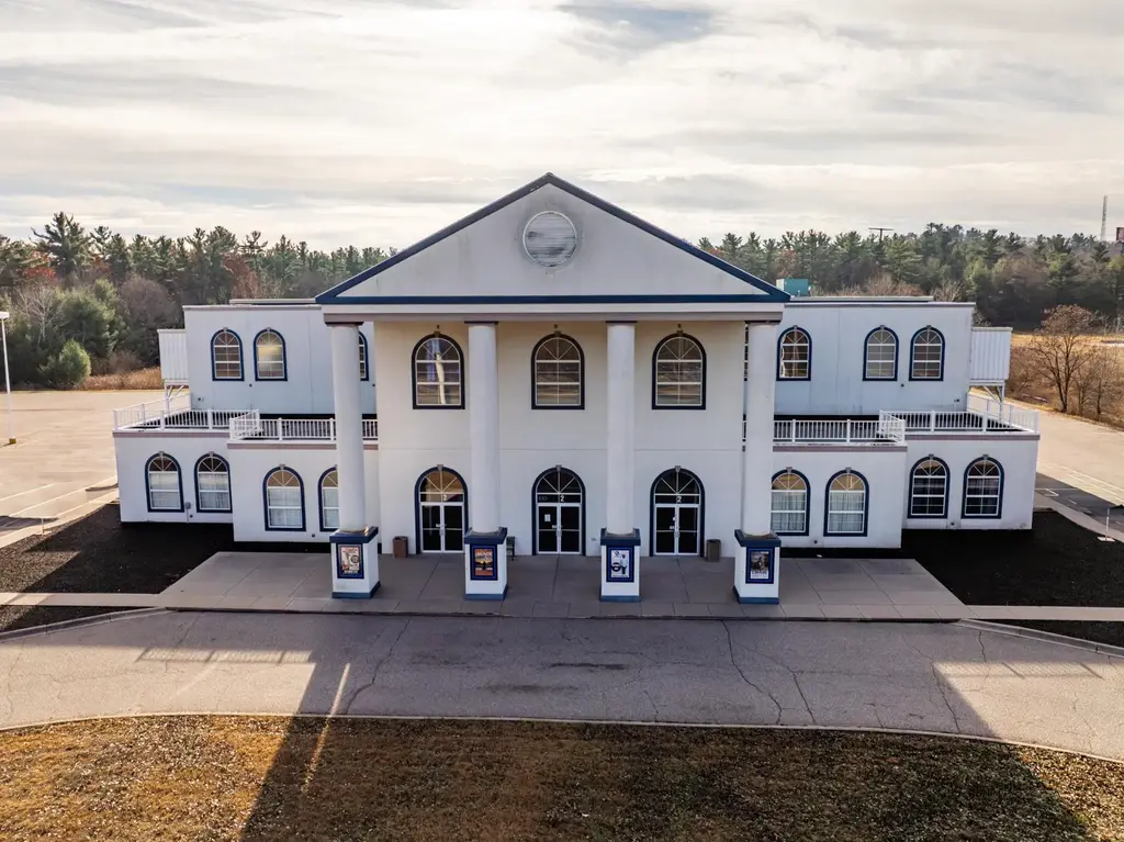430 W Munroe Avenue, Lake Delton