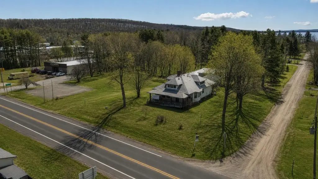 300 E Pioneer Street, Crandon