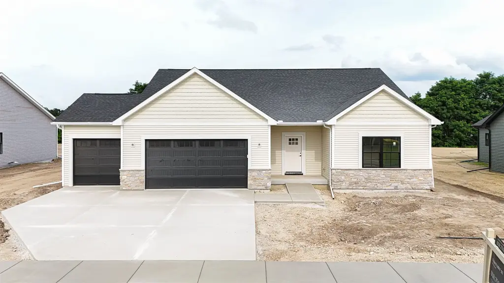 3810 N Woodbury Lane, Janesville