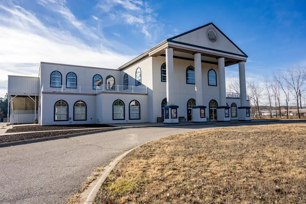 430 W Munroe Avenue, Lake Delton