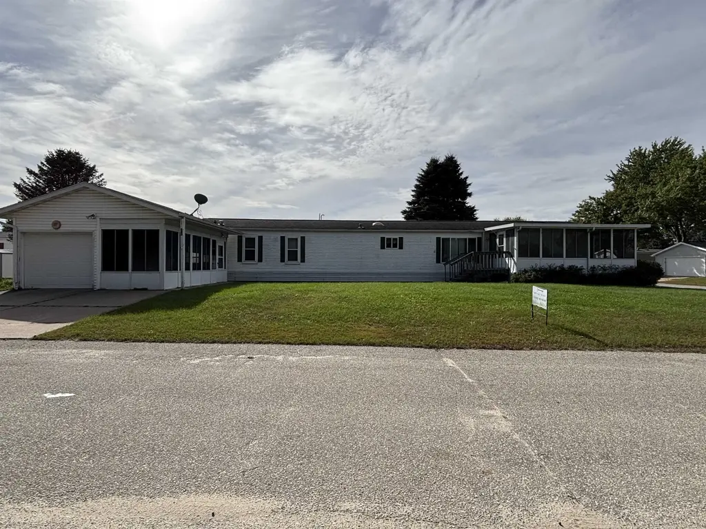 #90 - 90 London Drive, Sparta