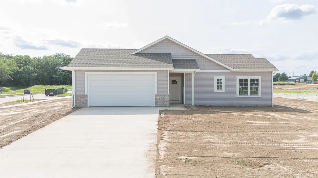 3801 N Woodbury Lane, Janesville