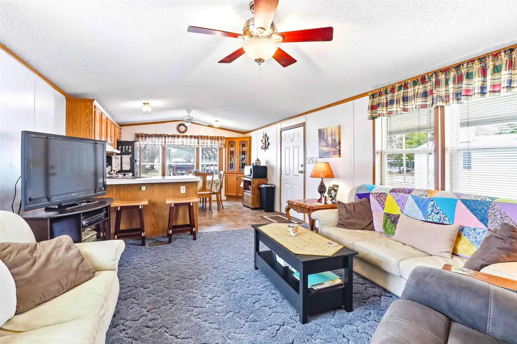 #77 - 1870 County F Road, Quincy
