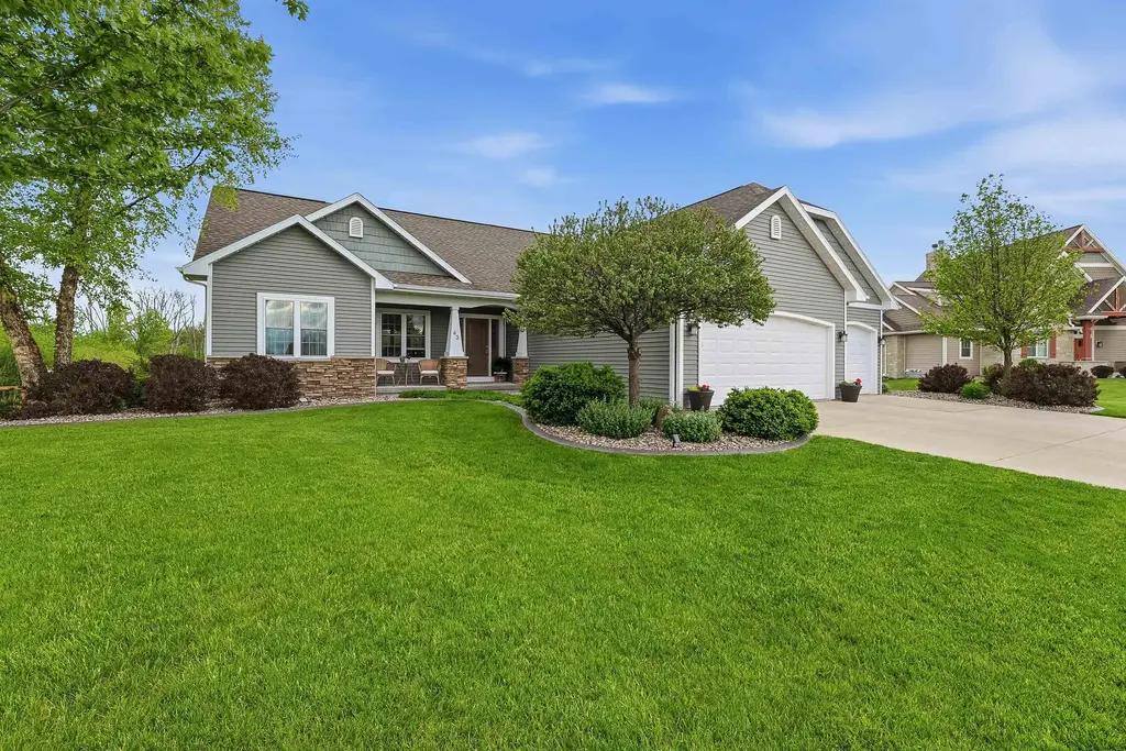 43 Dog Leg Lane, Waupun