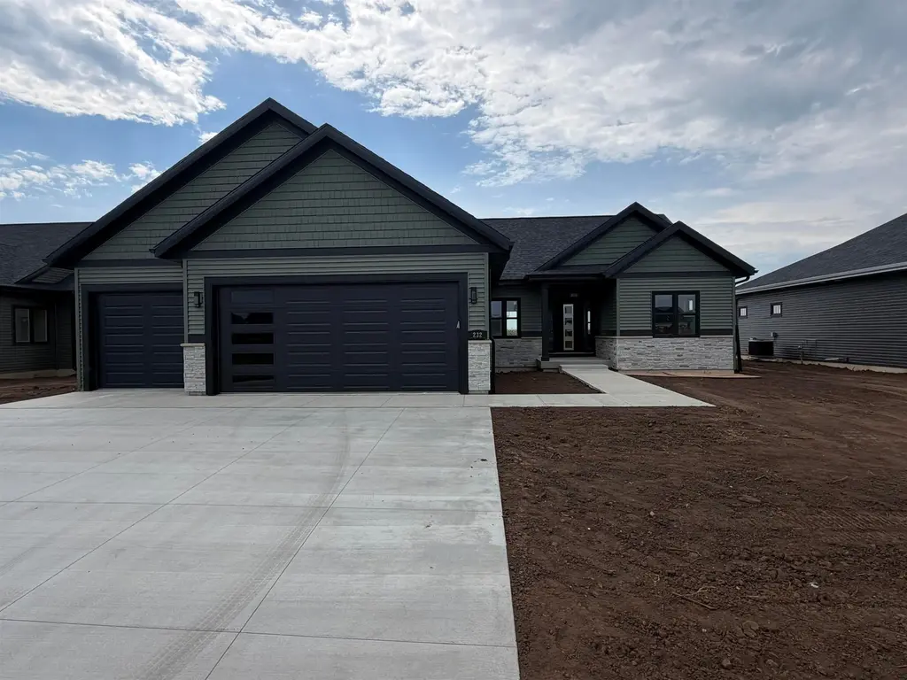 232 Falcon Court, Sauk City