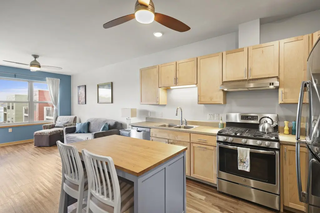 #323 - 107 Sutherland Court, Madison