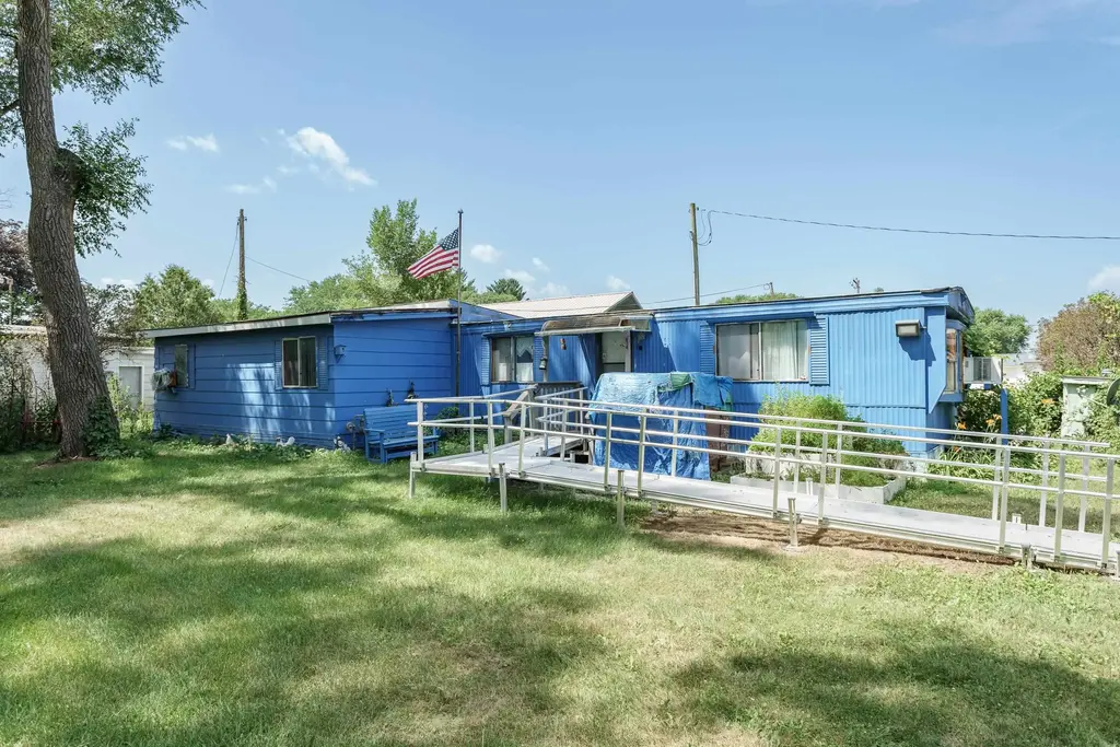 407 E Prairie Street, Boscobel