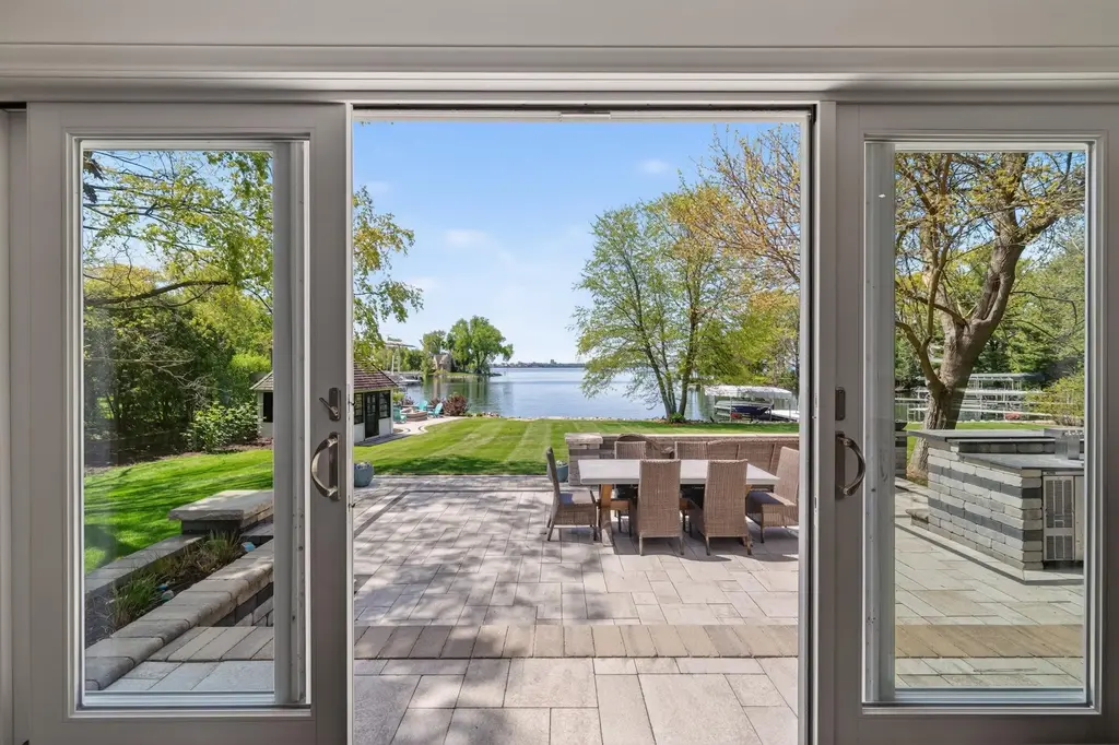 3 Cambridge Road, Maple Bluff