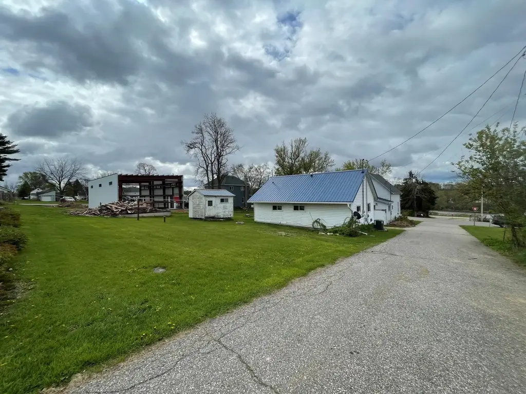 W6484 E Pine Street, Kingston