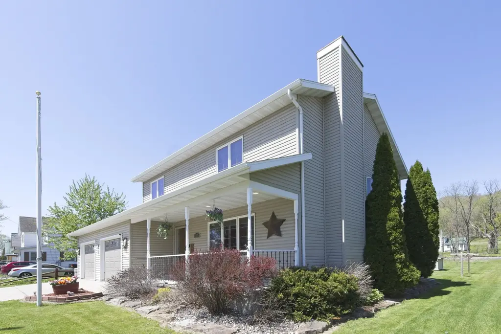 312 E Walnut Street, North Freedom