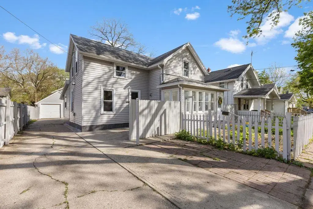 1119 Dewey Avenue, Beloit