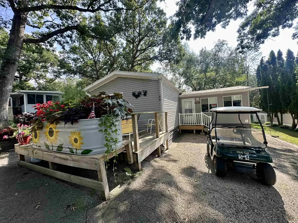 W1325 Spring Grove Road, Green Lake