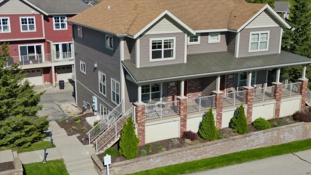 14 Sinatra Way, Fitchburg