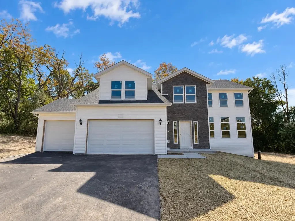 11246 N Hillside Road, Fulton