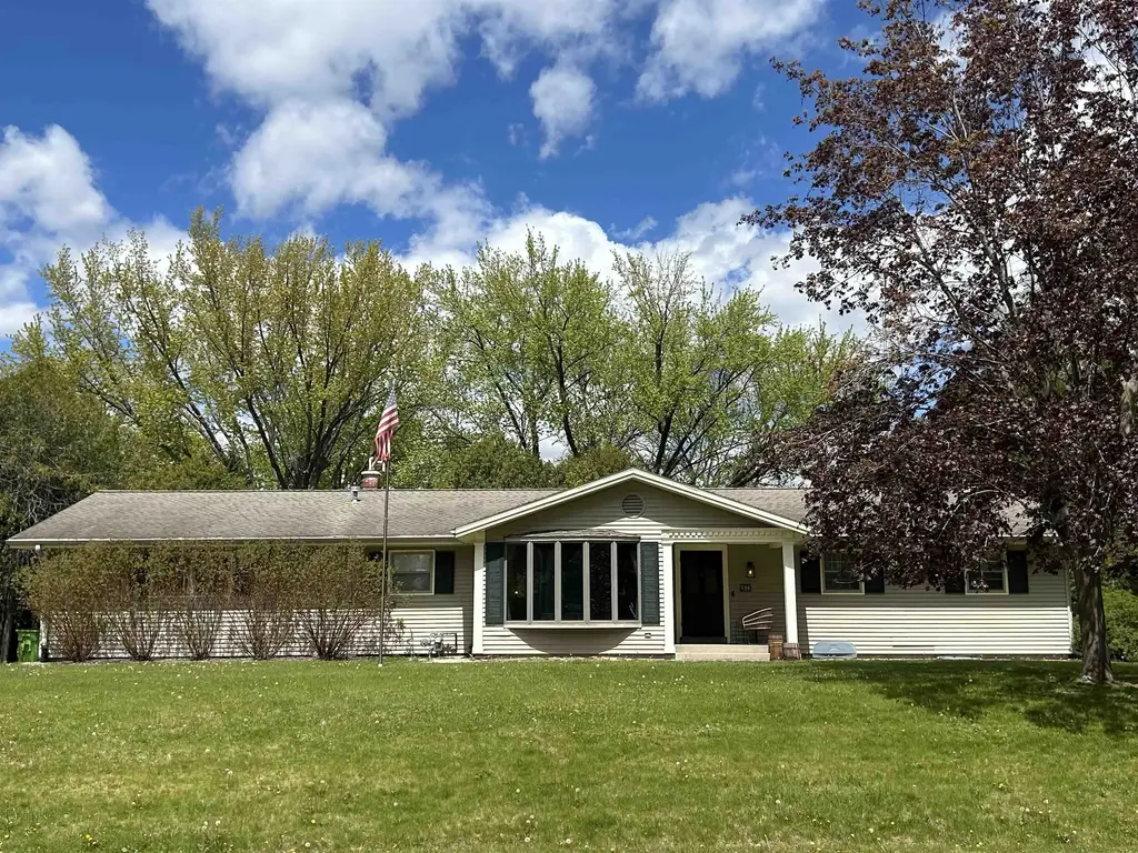 596 Illinois Avenue, Green Lake