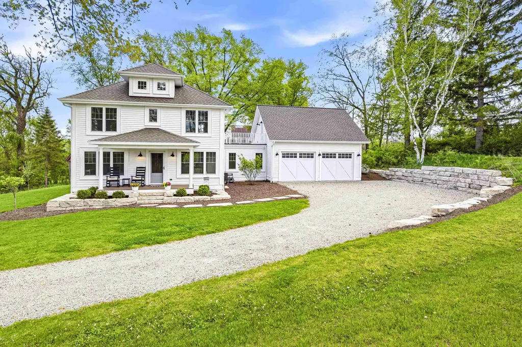 W10823 Port Road, Portland