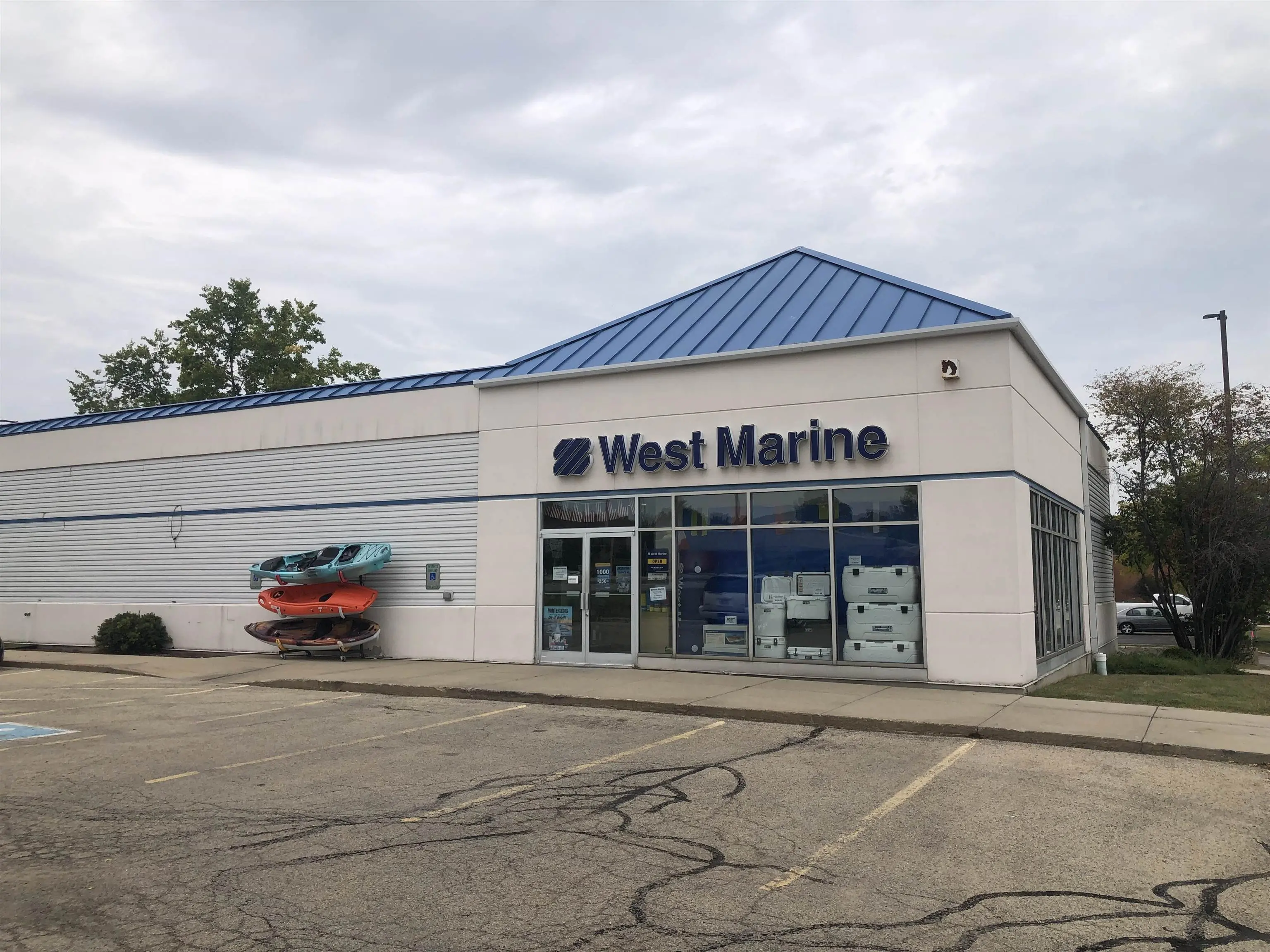 2455 W Broadway, Monona