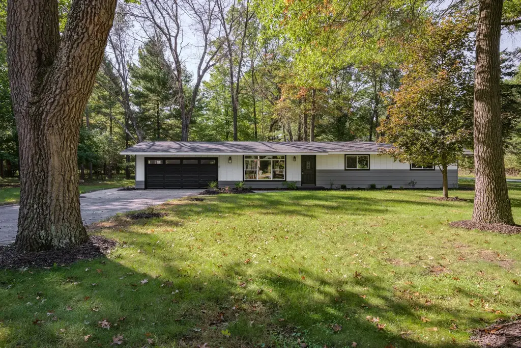 W5613 Cherokee Lane, Germantown