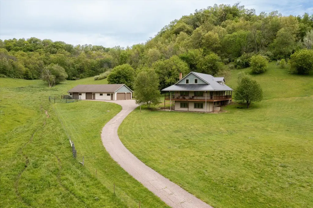 27538 County Hwy Dd, Rockbridge
