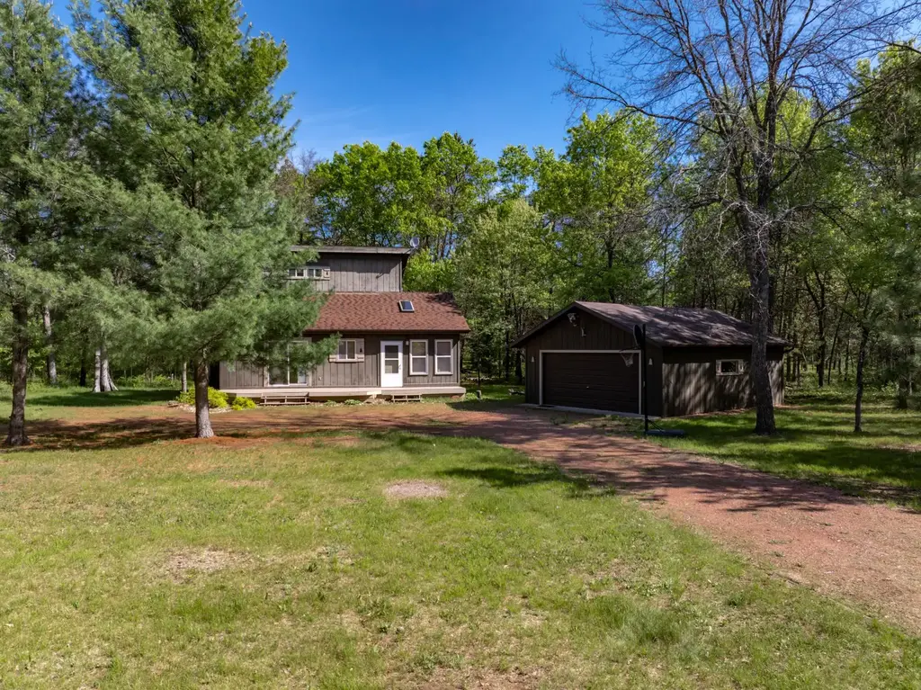W5880 Beach Drive, Germantown