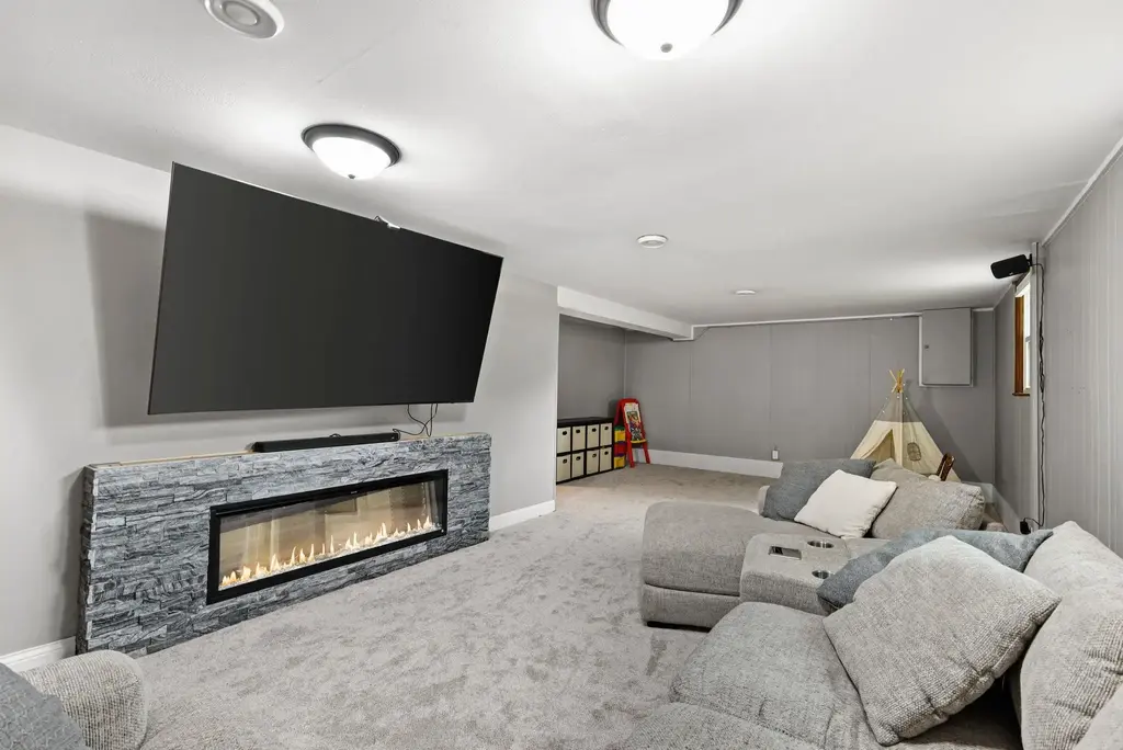 2418 Wesley Avenue, Janesville