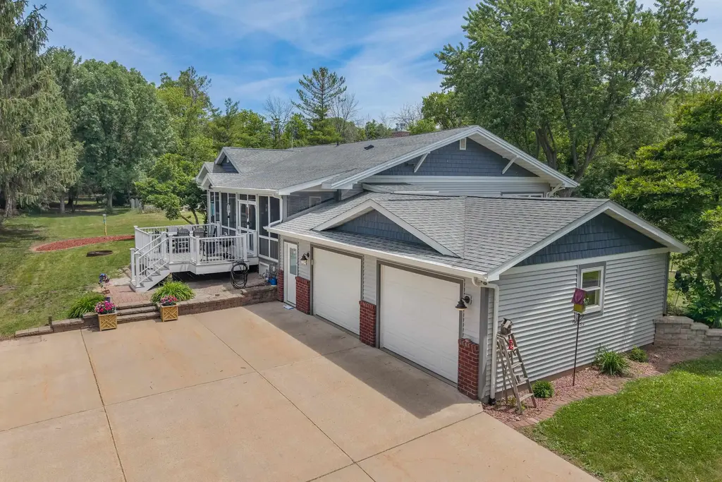 5086 Valley Heights Road, Omro