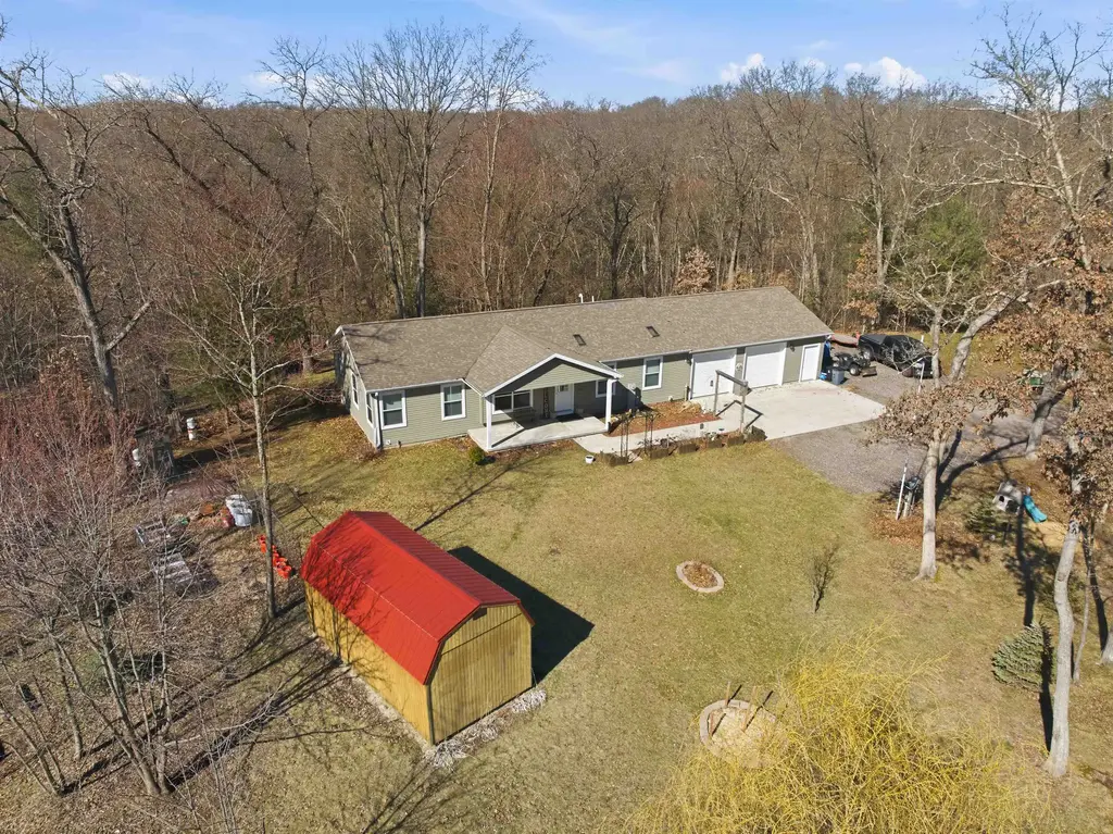 S1919 Whitetail Drive, Dellona