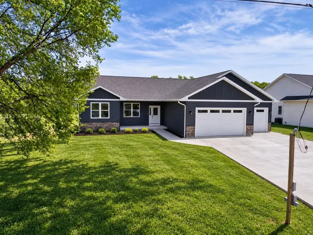 2004 W 4th Avenue, Brodhead