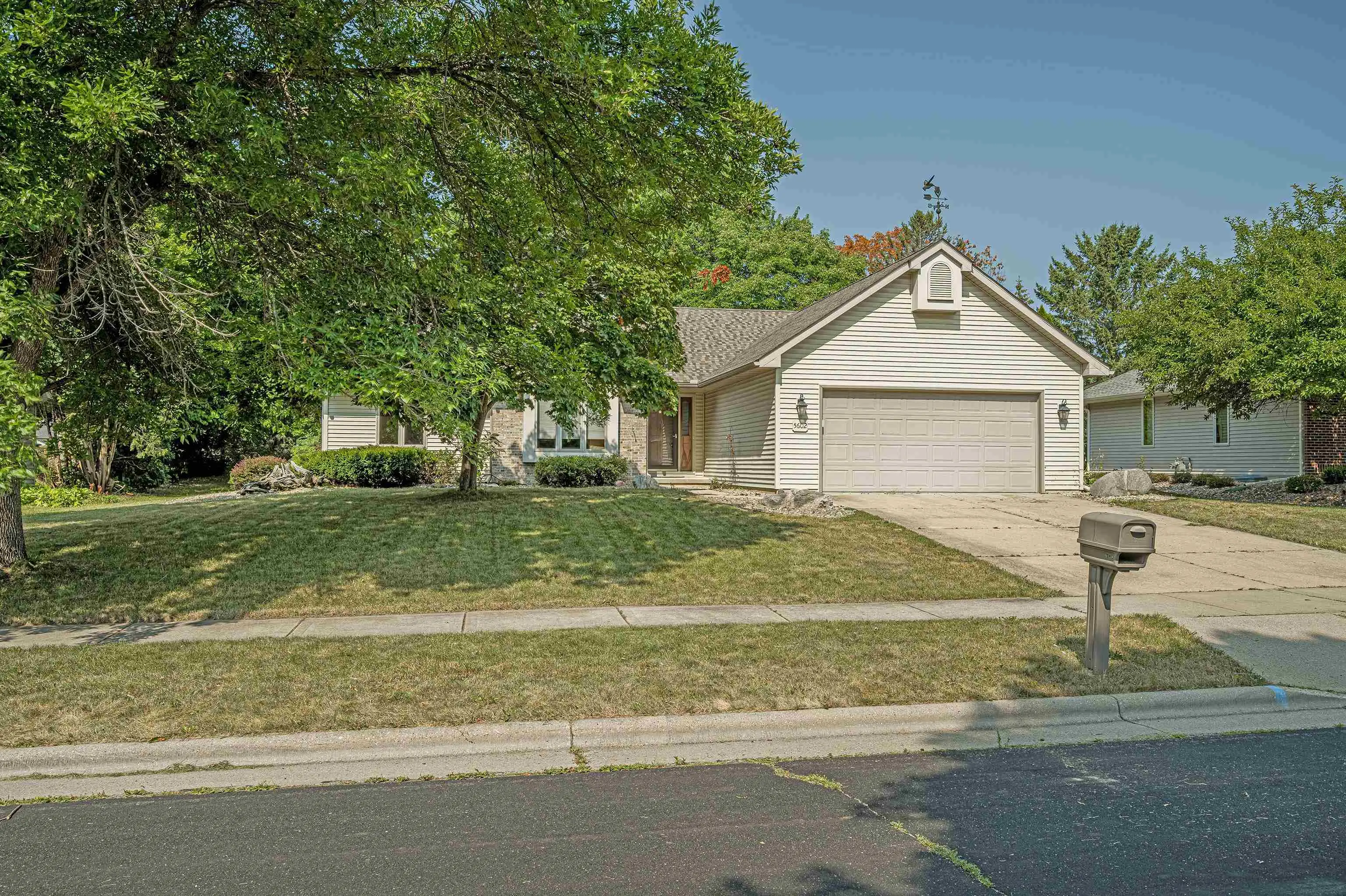 Photo of Listing #2024475