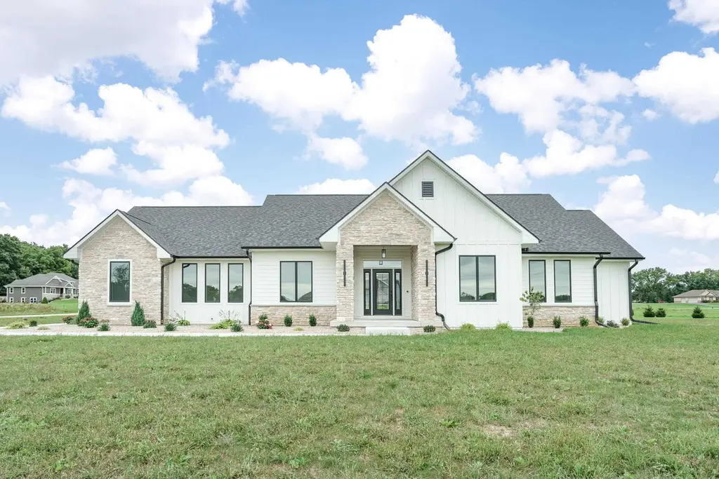 5143 N Brownwood Drive, Janesville