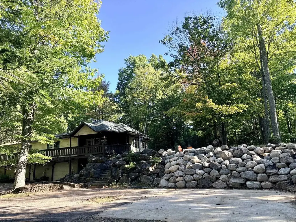 6187 Journeys End Road, Pine Lake