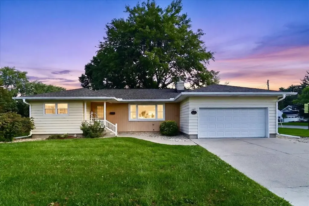 7204 University Avenue, Middleton