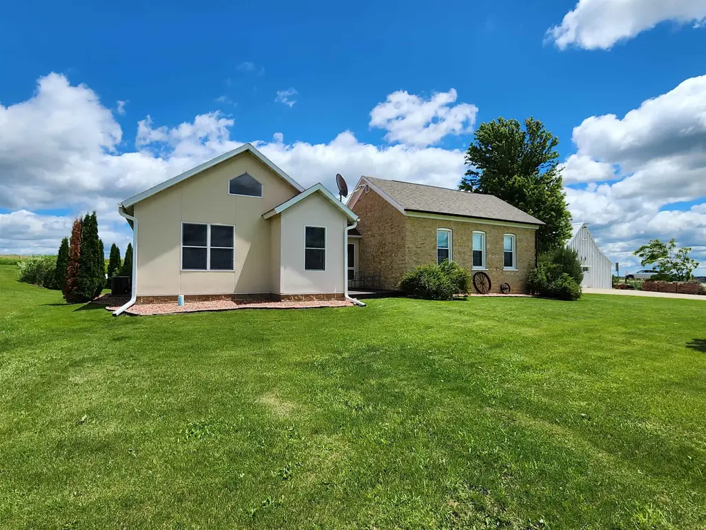 3010 County Road U, White Oak Springs