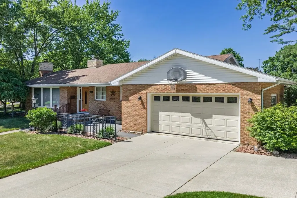 215 8th Street, Reedsburg