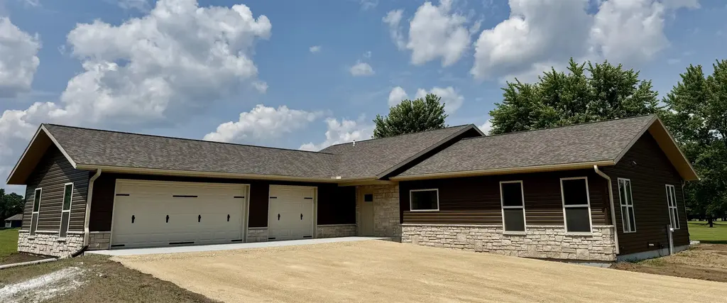 1410 County Road J, Adams