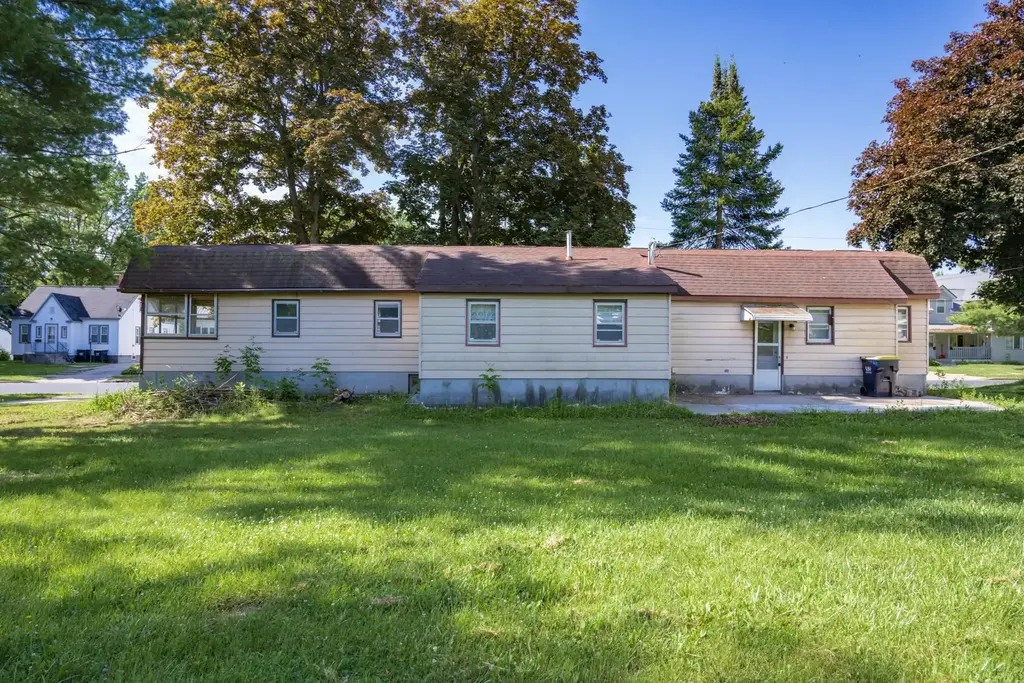 433 West Avenue, Mauston