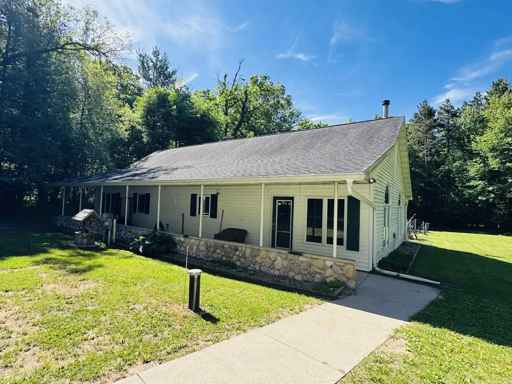 W3591 Twin Lane, Leon