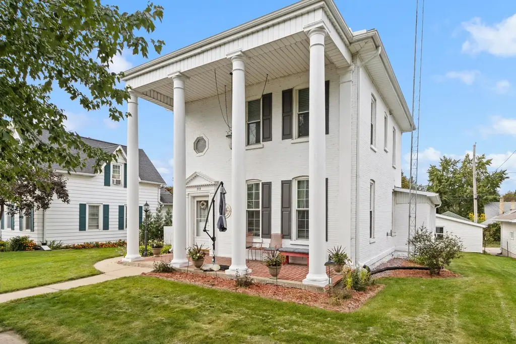 319 W Franklin Street, Portage