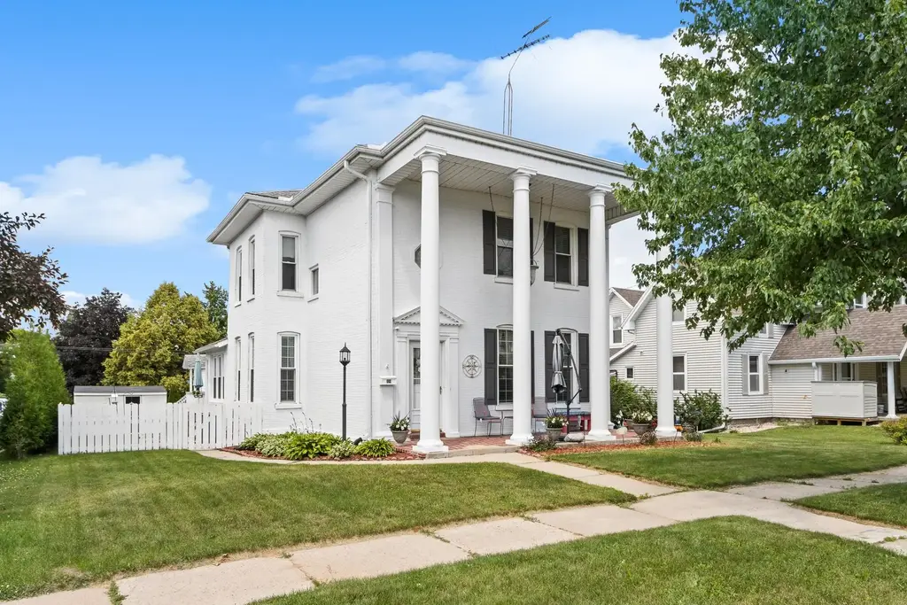 319 W Franklin Street, Portage