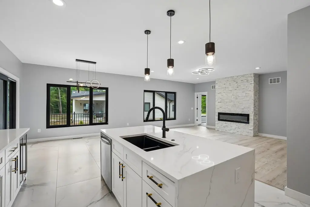 386 Oakbrook Drive, Lake Delton