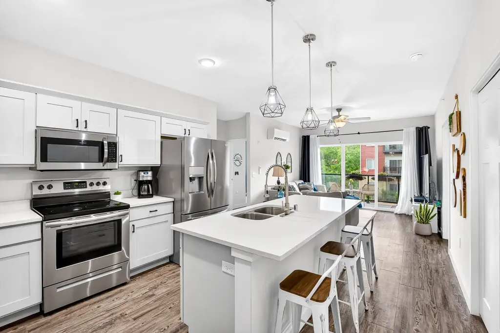 #201 - 1501 N Windsor Avenue, Cottage Grove