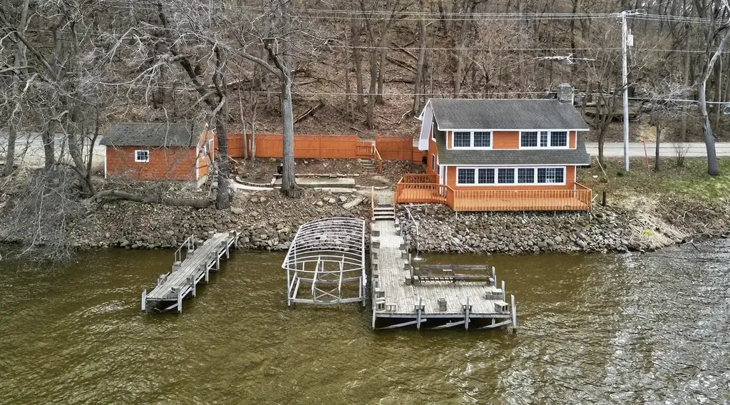 433 E Ellendale Road, Fulton