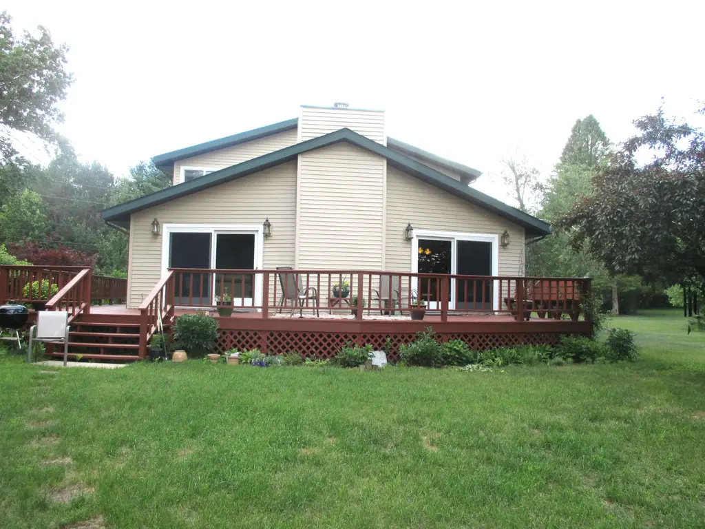 272 Carriage Road, Montello