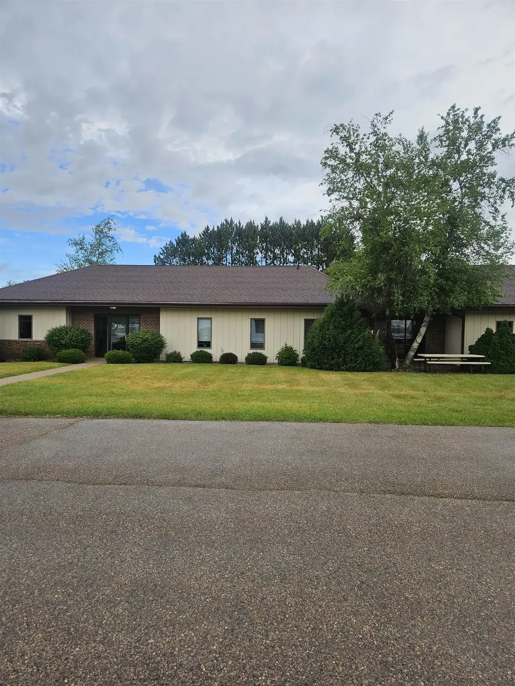 550 N Burr Oak Avenue, Oregon