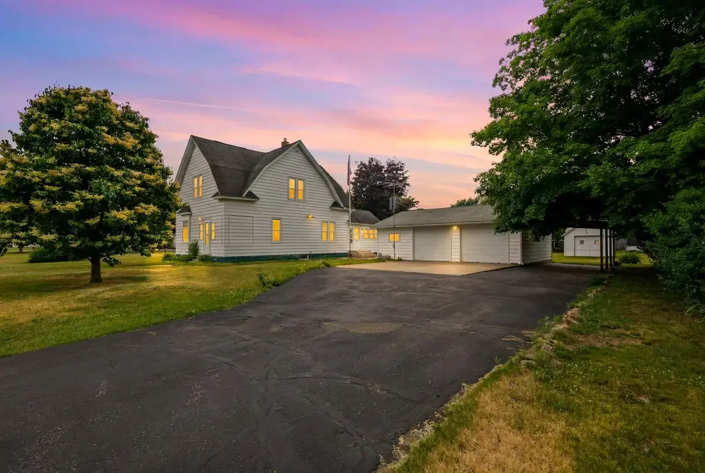 106 S 7th Street, Avoca