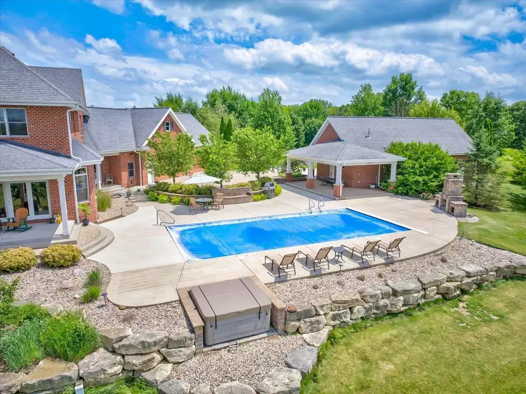 7876 Autumn Pond Trail, Springfield