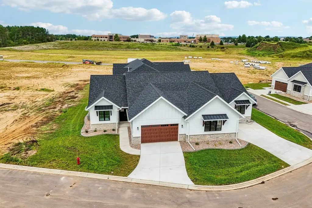 2415 Bluestem Crossing, Prairie du Sac
