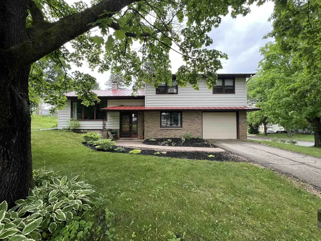 323 Pine Street, Viroqua