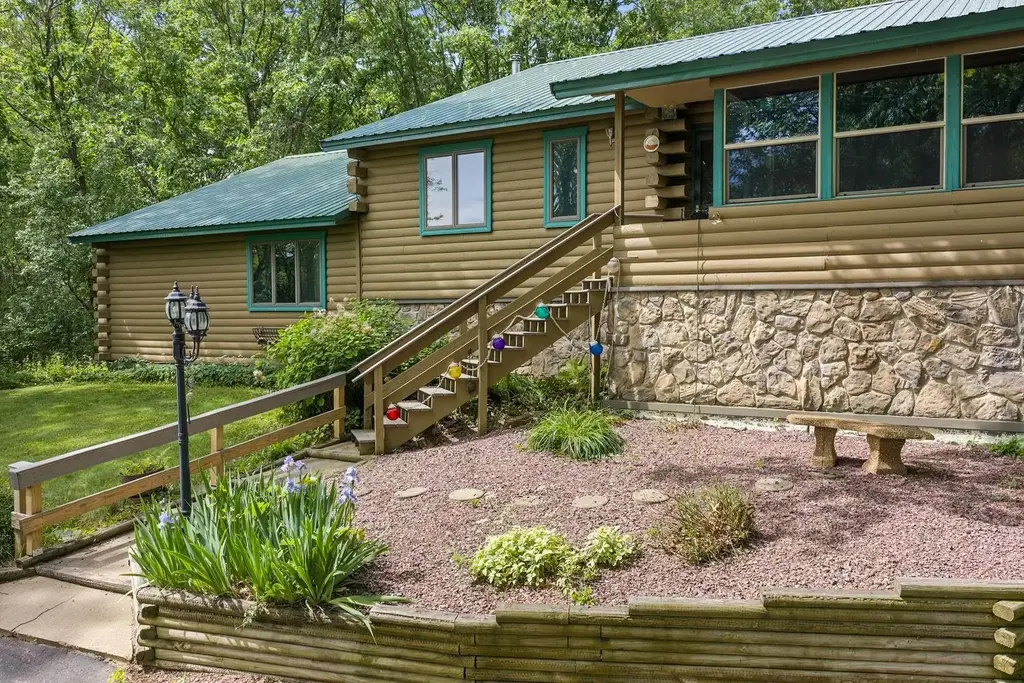S3109 Buckhorn Road, Delton