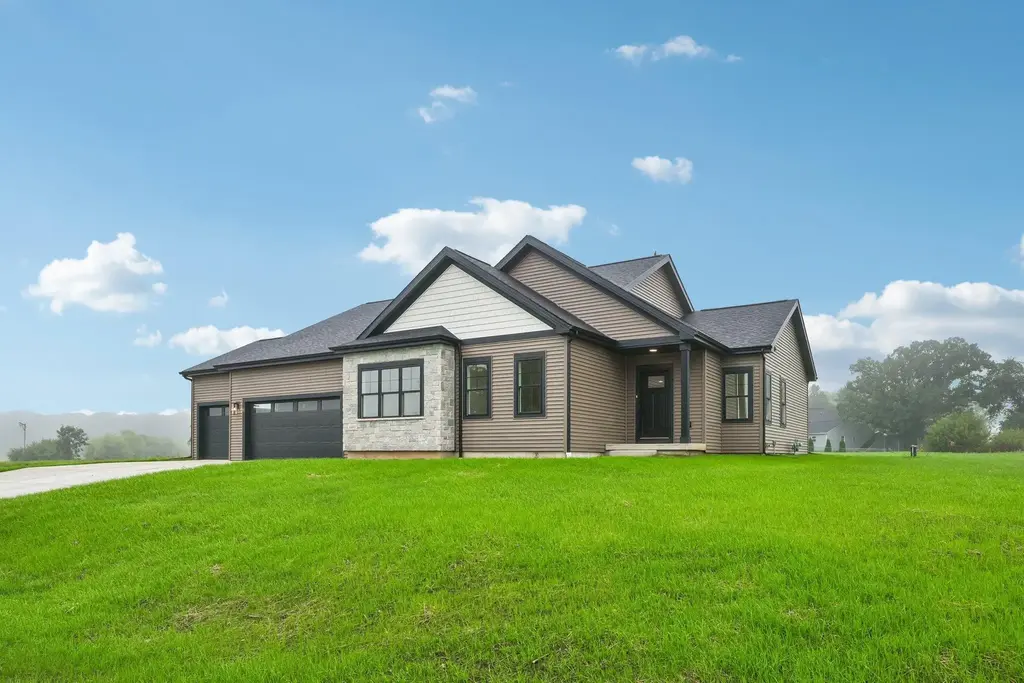 4991 Scenic Oak Drive, Cottage Grove